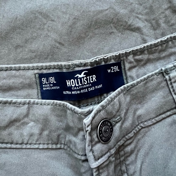 Hollister Women’s Green Cargo Pants - Picture 2 of 3